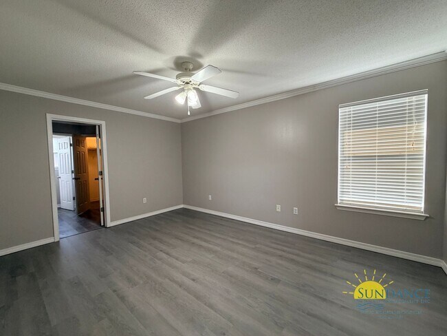 Building Photo - Charming 3 Bedrooms Home in Shalimar!