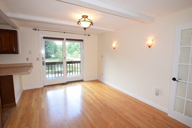 Building Photo - C4 Scotty Hollow Dr
