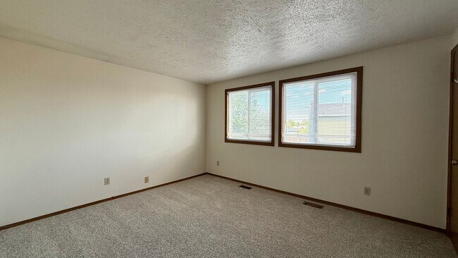 Building Photo - Move in Ready home on Piros