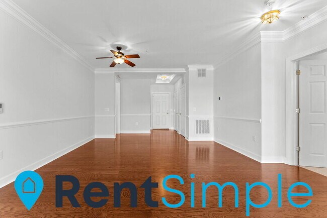Building Photo - 15221 Royal Crest Dr