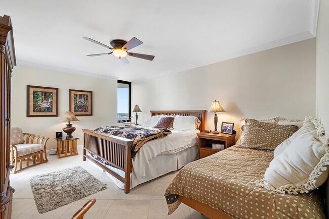 Building Photo - 5080 N Ocean Dr