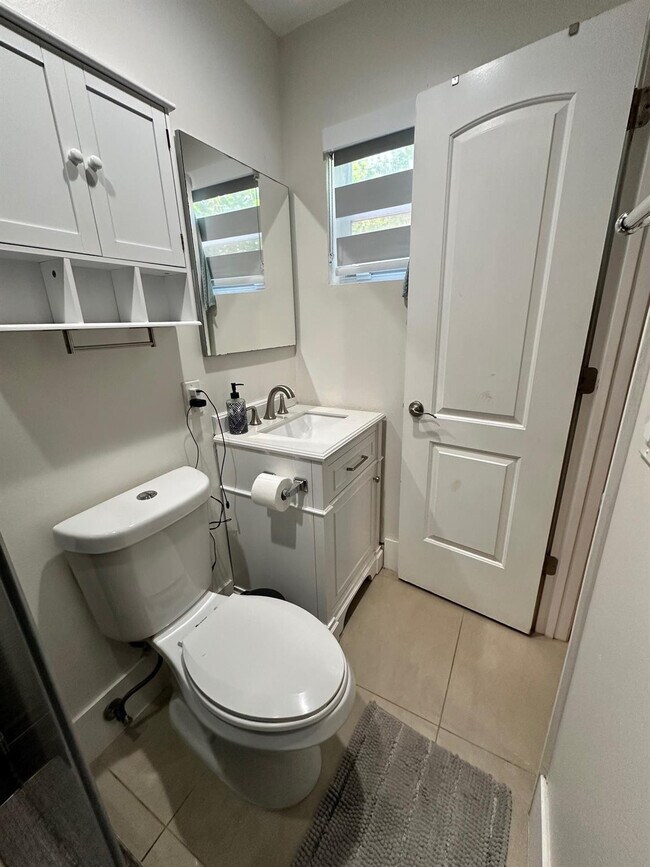 Building Photo - 2300 SW 43rd Terrace