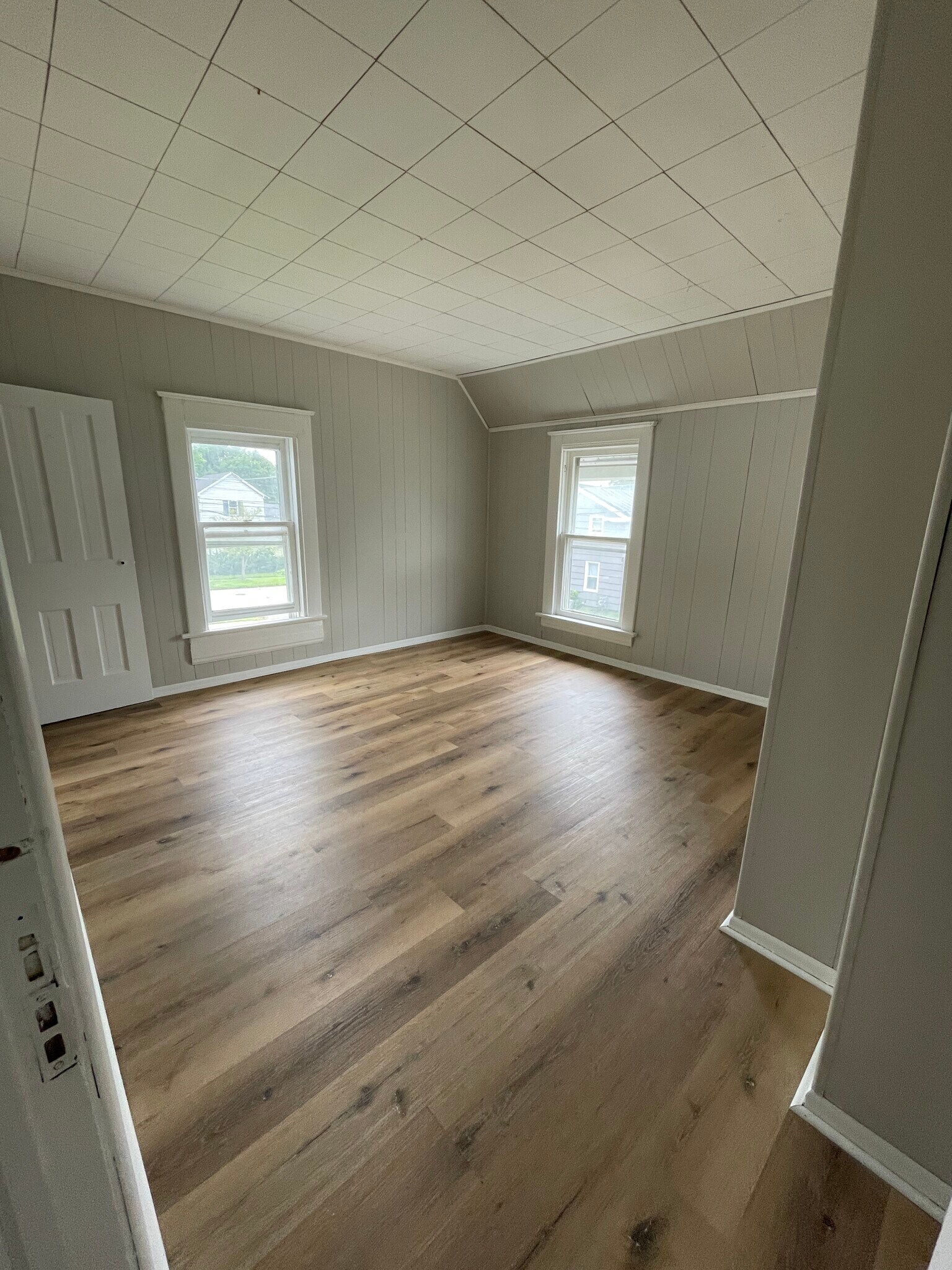 Bedroom 1 - 9 Oak St
