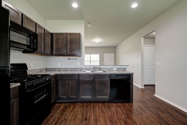 Building Photo - Gorgeous 3 Bed 2 Bath in Moore/SE OKC