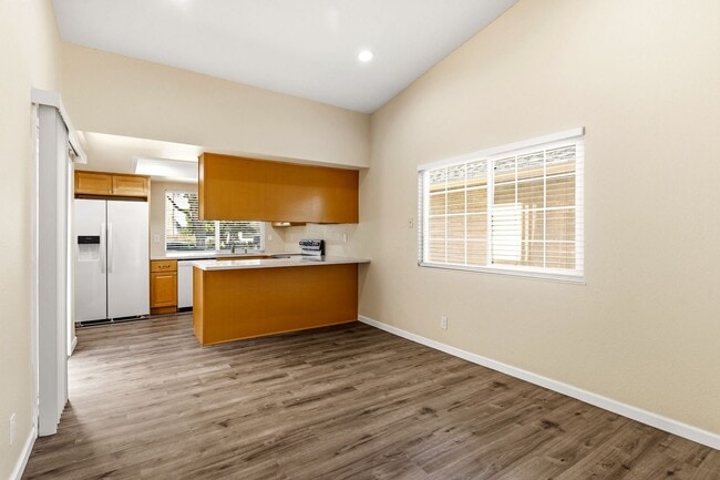 Building Photo - Union City 4-Bed, 2-Bath w/ 2-Car Garage & Vaulted Ceilings