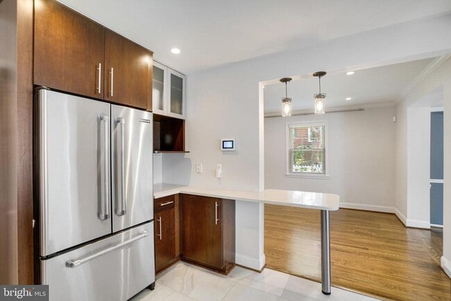 Building Photo - 740 Upland Pl
