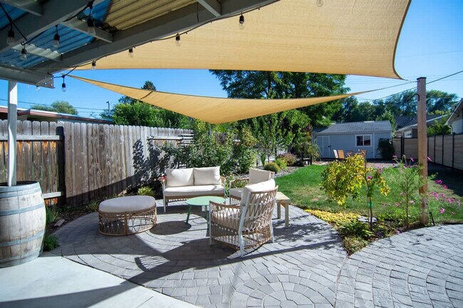 Building Photo - 3413 W Sunset Ave