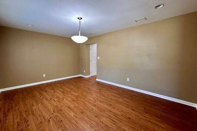Building Photo - 11925 Longwood Dr