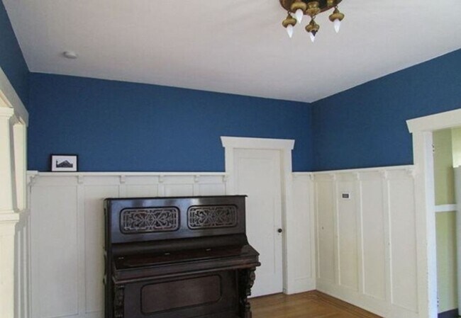 Building Photo - Beautiful 4-Bedroom Home in the Heart of Wallingford