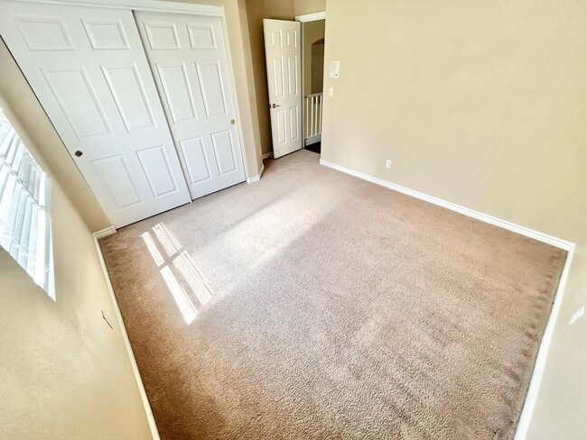 Building Photo - BEAUTIFUL 2 STORY HOUSE IN GATED SEVEN HIL...