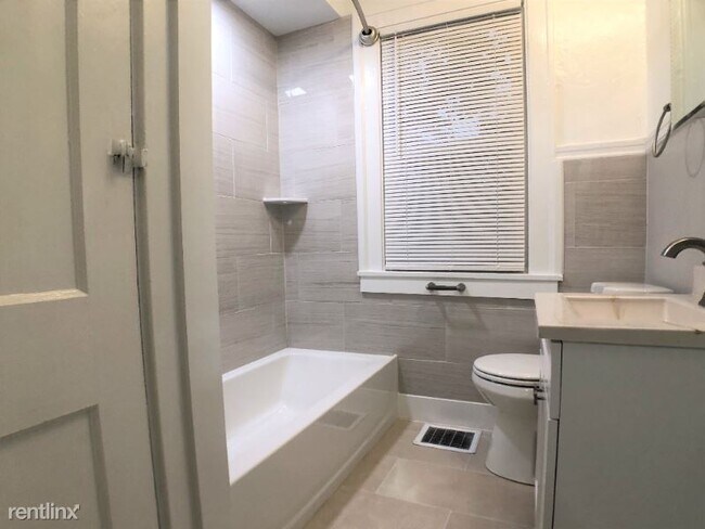 Building Photo - 2 br, 1 bath Townhome - 5346 Hillcrest St