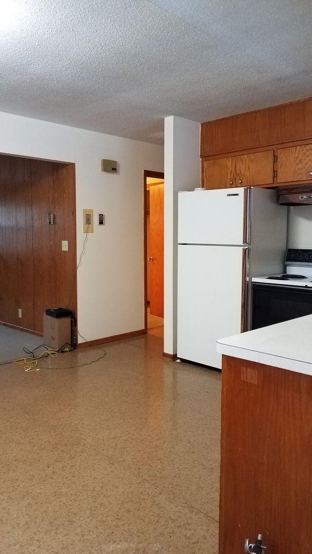 Building Photo - Hillside Triplex