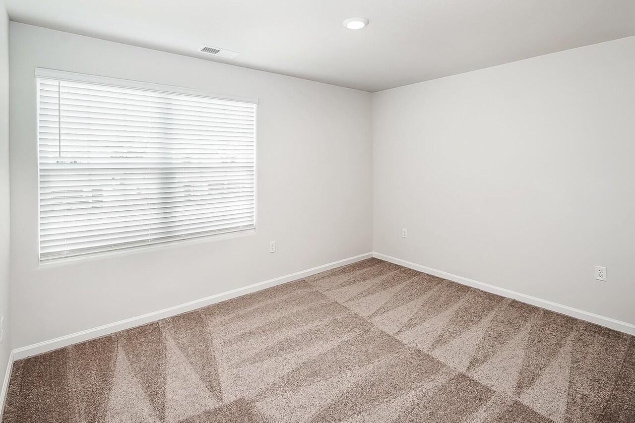 Building Photo - Room in House on Hawley St