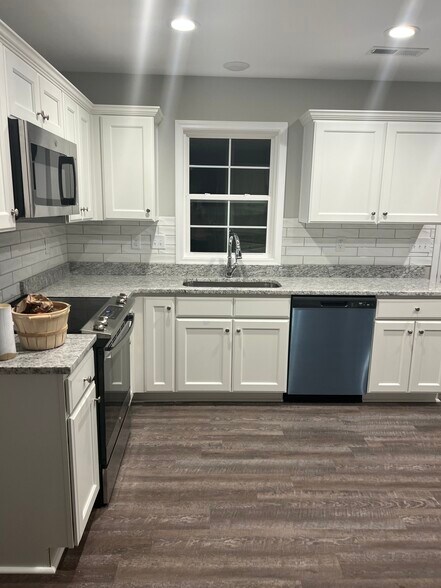 Building Photo - 1451 Harding St