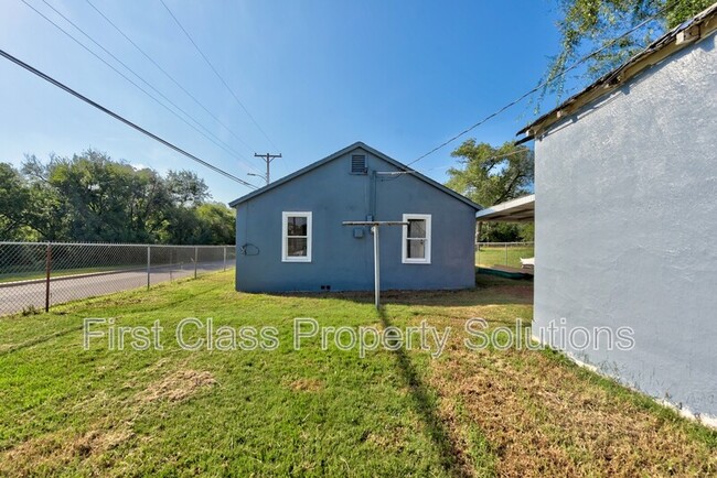 Primary Photo - 1647 Bishop Bobby L Williams Dr