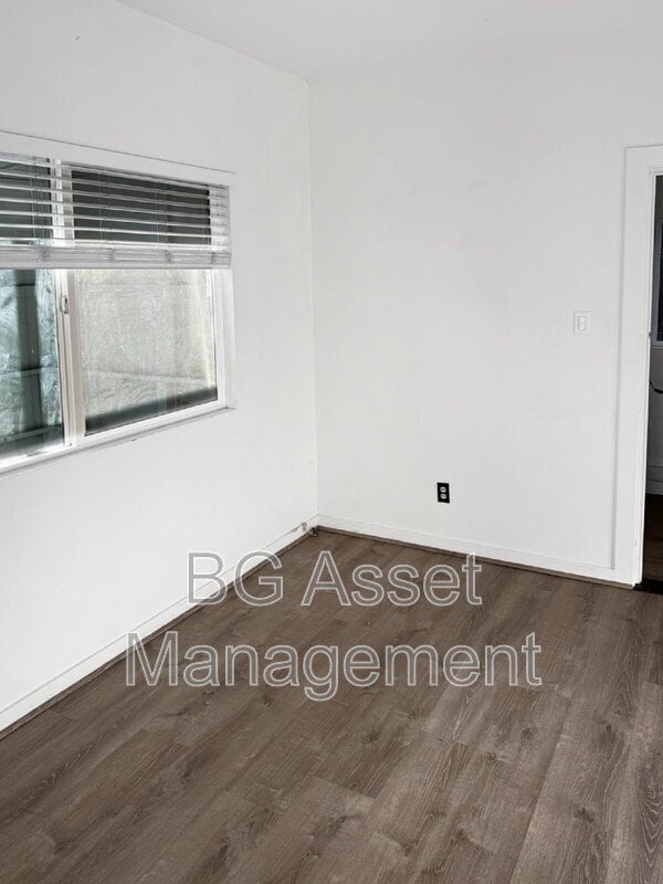 Building Photo - 859 California Blvd