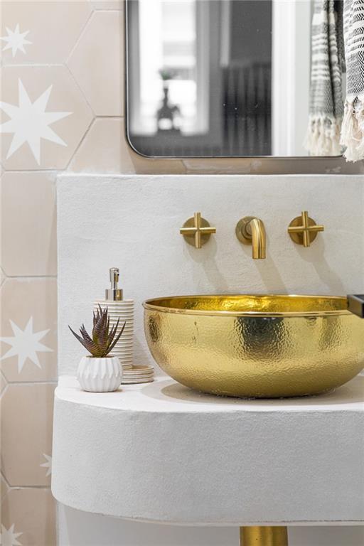 Building Photo - 724 Charles Allen Dr NE