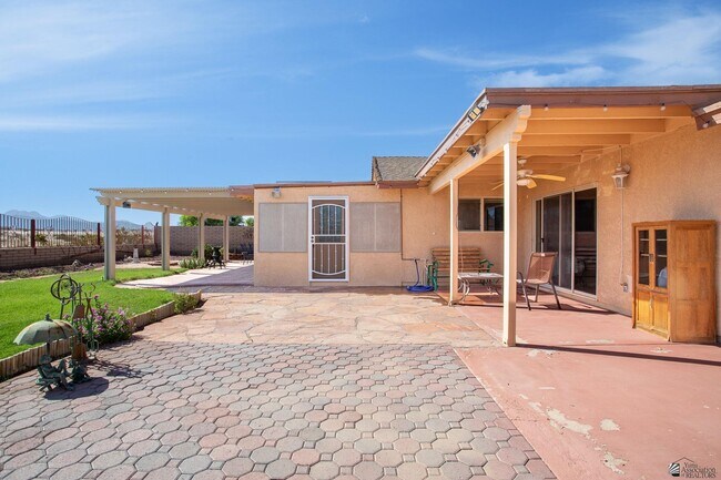 Building Photo - 10605 S Del Vista Dr