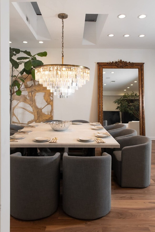 Building Photo - 22 E Elm St