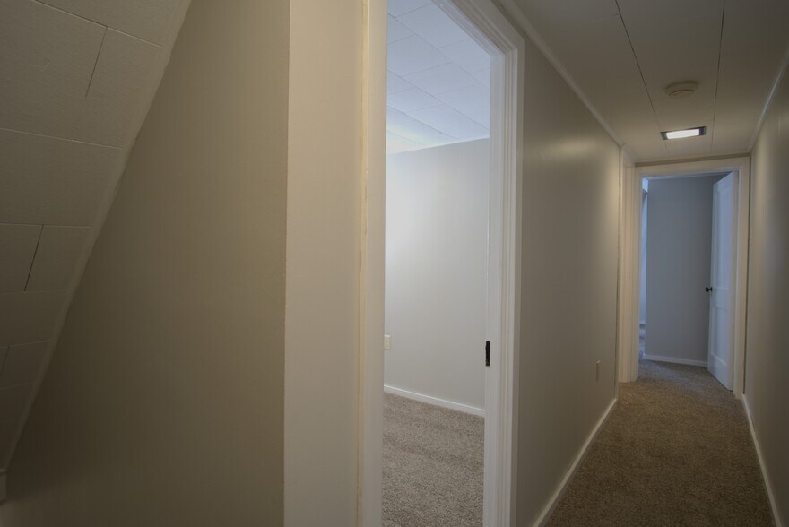 Hallway - 106 North St