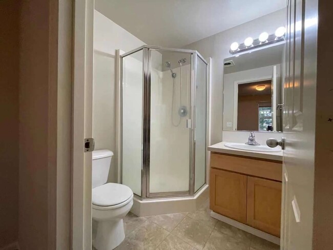 Building Photo - Great Townhome For Rent