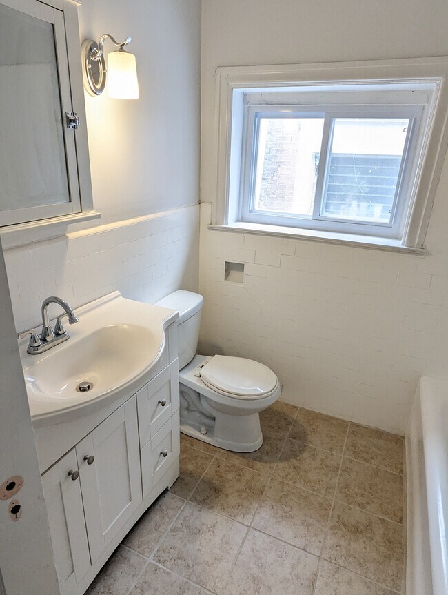 Building Photo - 1143 N 65th St