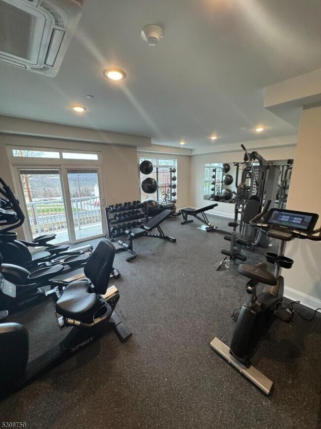 Building Photo - 7 Theta Dr