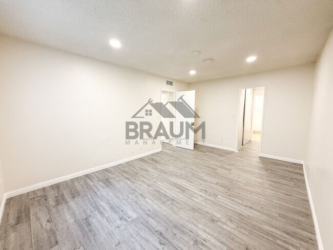 Building Photo - 6041 Whitsett Ave