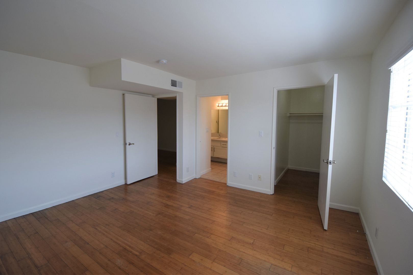 Building Photo - 6401 Riverton Ave