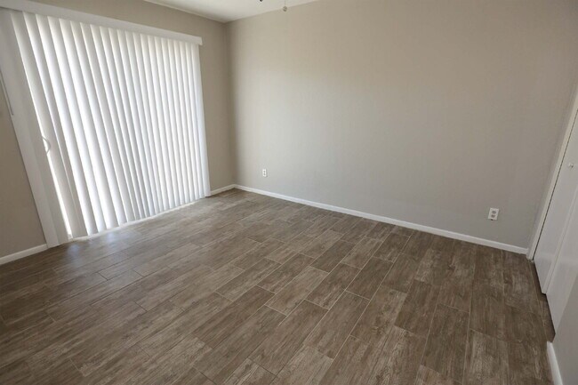 Building Photo - Beautifully Renovated 2-Bedroom Home in a ...