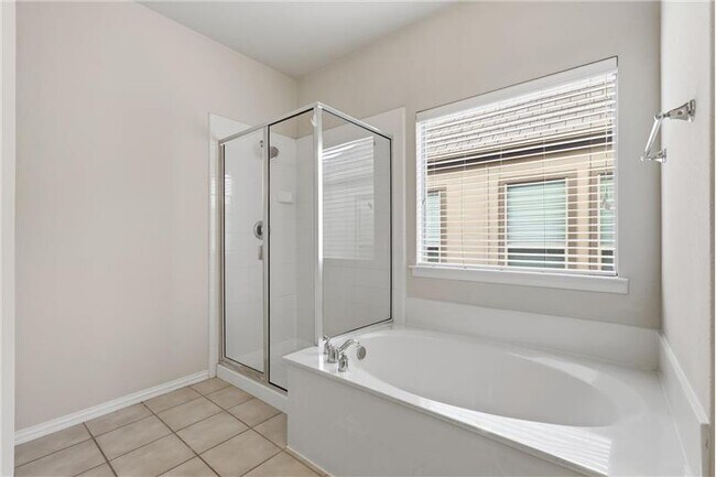 Building Photo - 8808 Paradise Dr