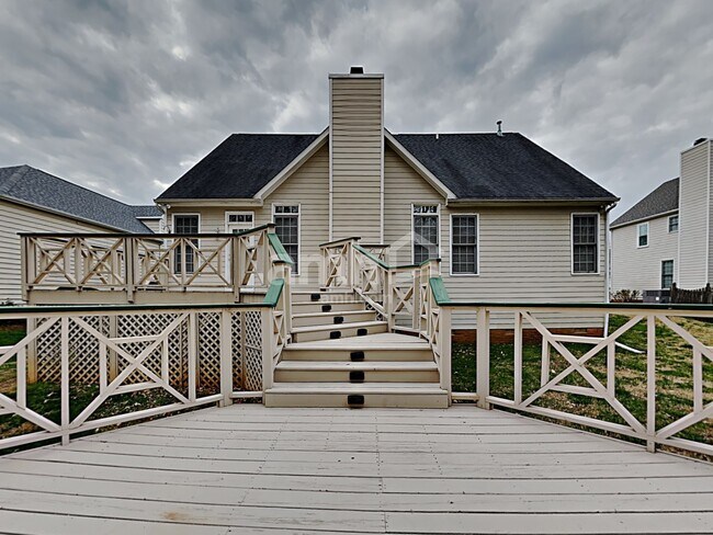 Building Photo - 300 Lucas Park Dr