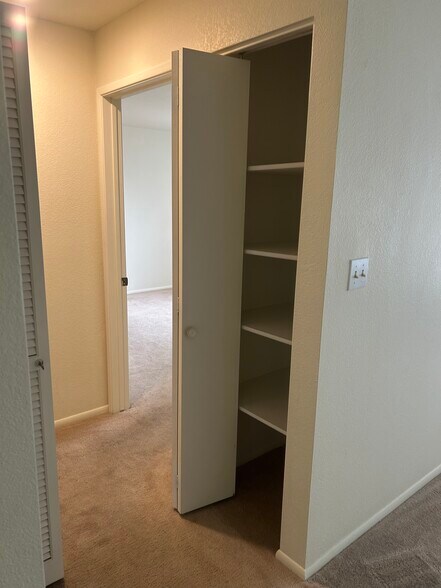 Building Photo - 2044 Mesquite Ln