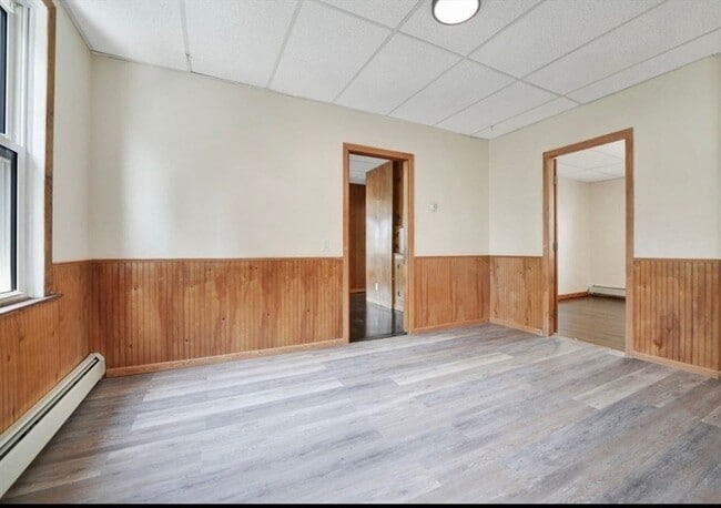 Building Photo - 628 S Almond St