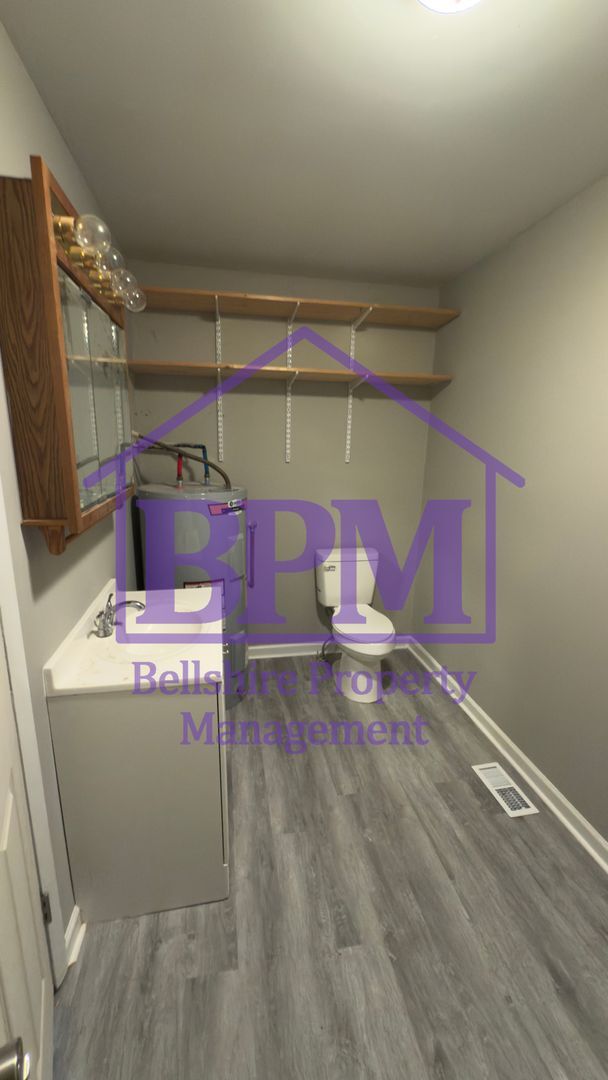 Building Photo - Freshly Updated 3 Bed, 1.5 Bath Home in An...
