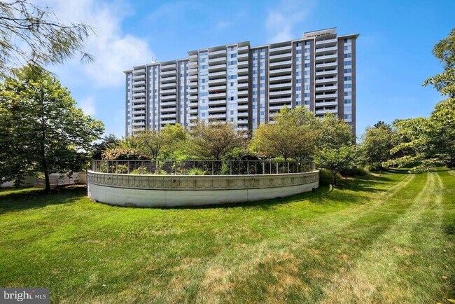 Building Photo - 5101 River Rd