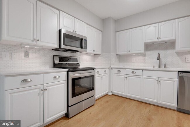 Building Photo - 7267 Olde Lantern Way