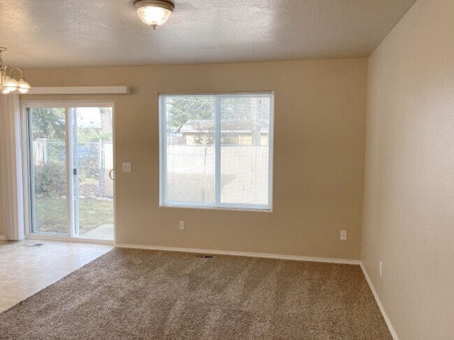 Building Photo - 114 N Bowdish Rd