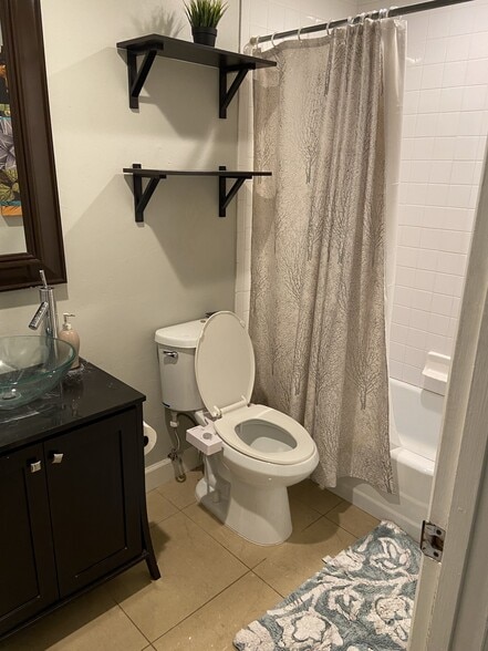 Building Photo - 6613 E Belleview St