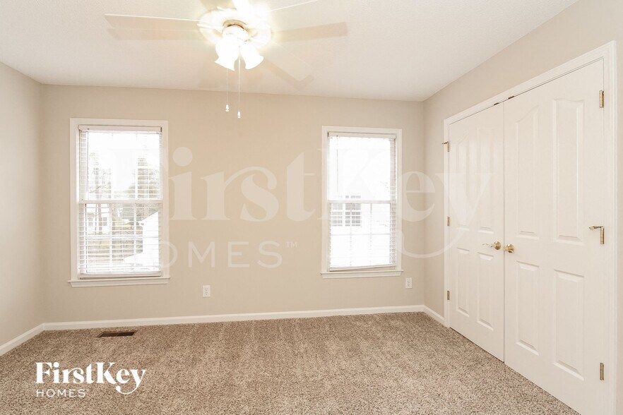 Building Photo - 15722 Glencastle St