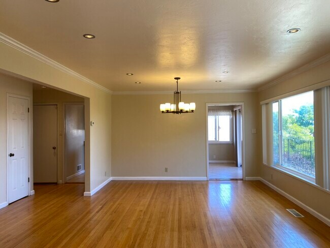 Building Photo - 1431 Niles Ave