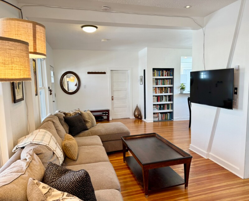 Building Photo - 520 E Dakota Ave