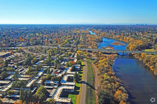 Primary Photo - Apex on the River