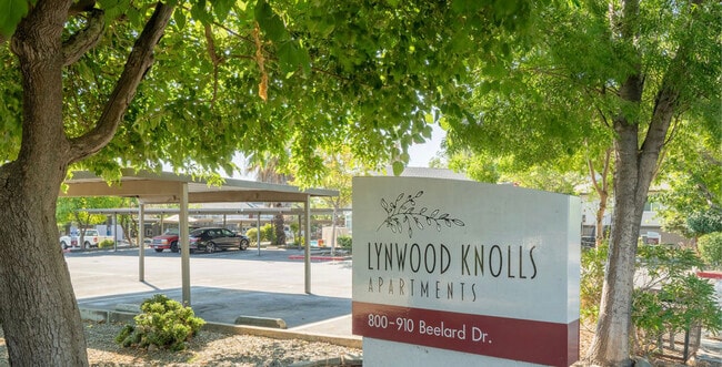 Building Photo - Lynwood Knolls