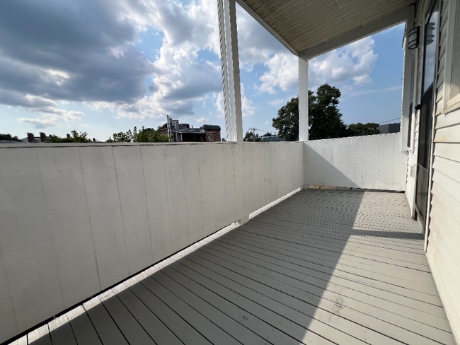 Building Photo - 132 Buttonwood St