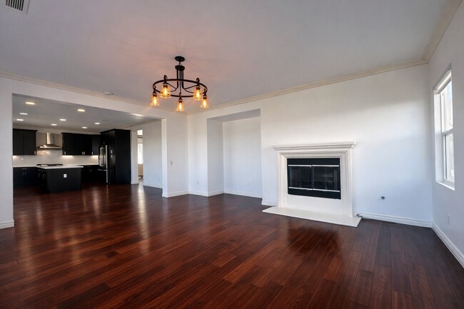 Building Photo - DHA1