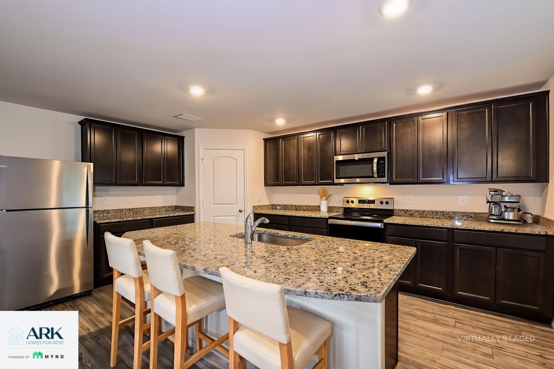 Building Photo - 883 Youngreen Dr