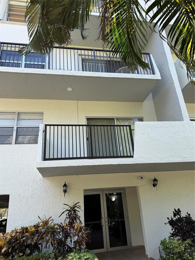 Building Photo - 250 181 Dr