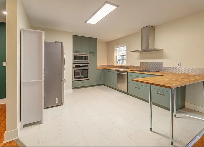 Building Photo - Mills River Rental!