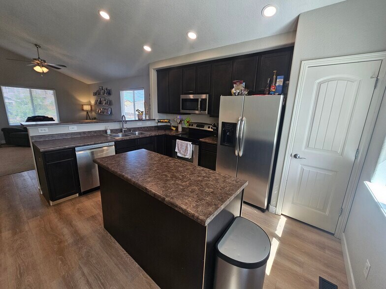 Building Photo - 7431 Willowdale Dr